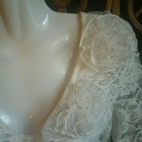 Cream lace tunic in new condition - Picture 2 of 4